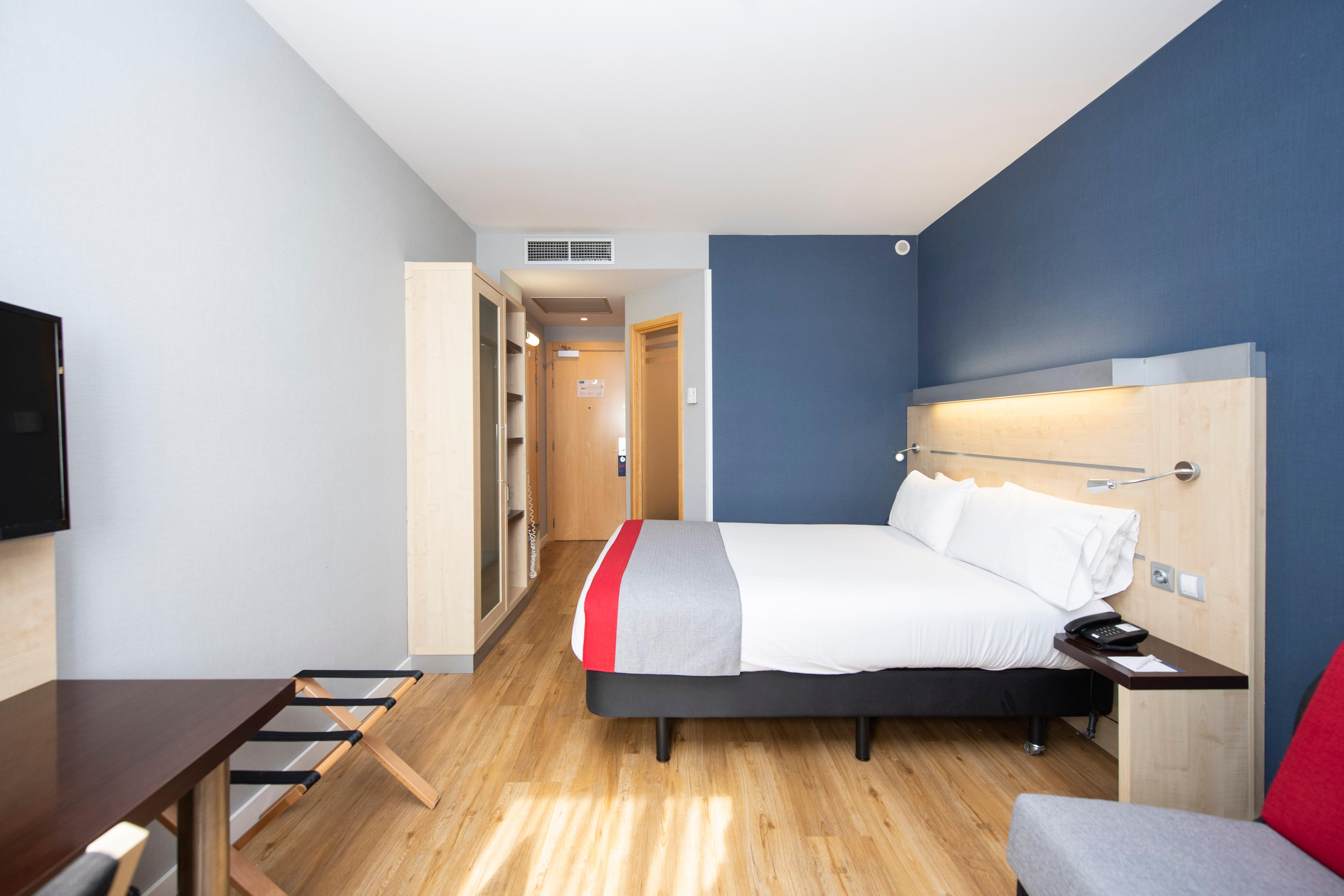 Holiday Inn Express Sant Cugat By Ihg Sant Cugat del Vallès Exterior photo