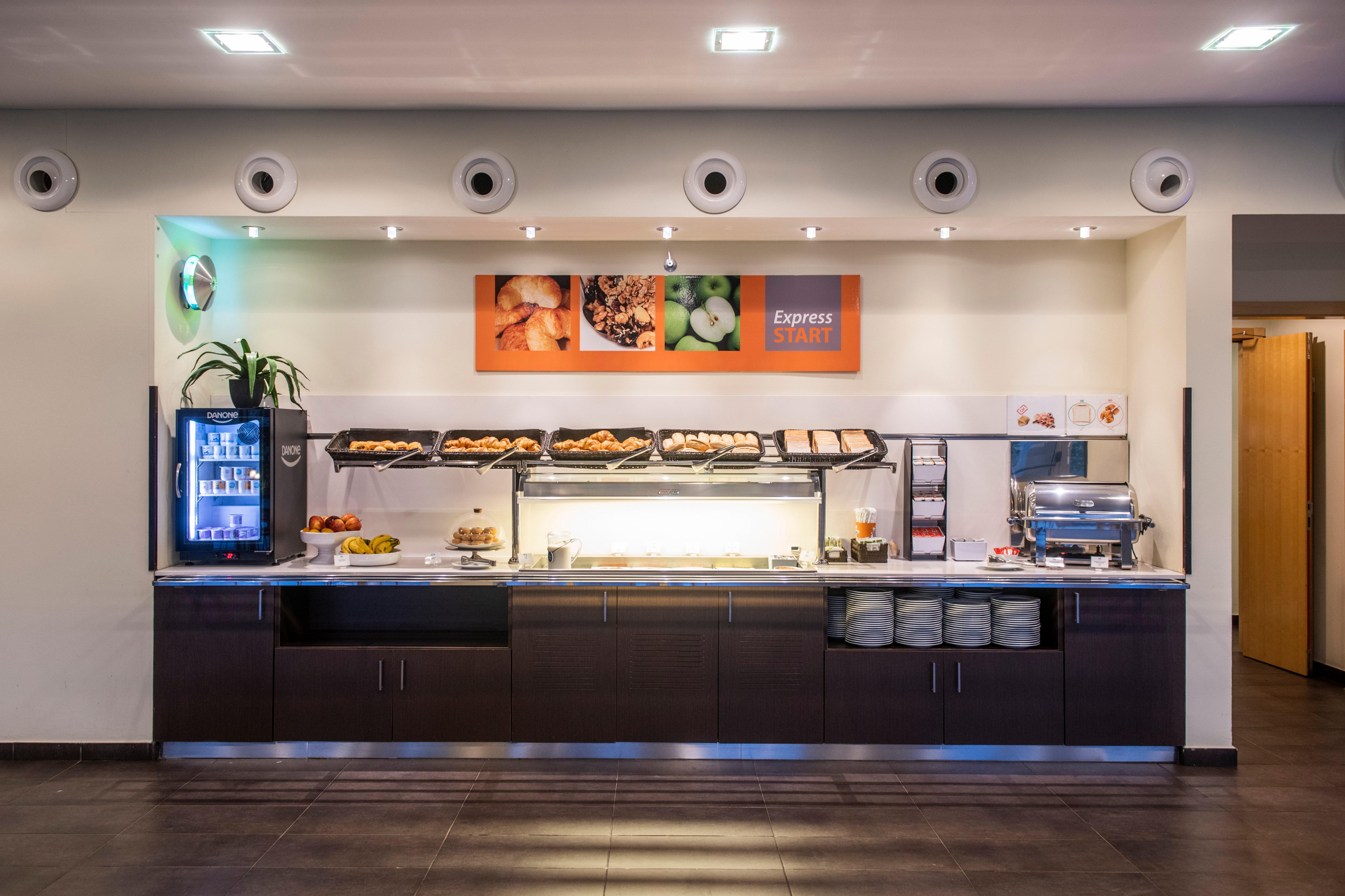 Holiday Inn Express Sant Cugat By Ihg Sant Cugat del Vallès Exterior photo