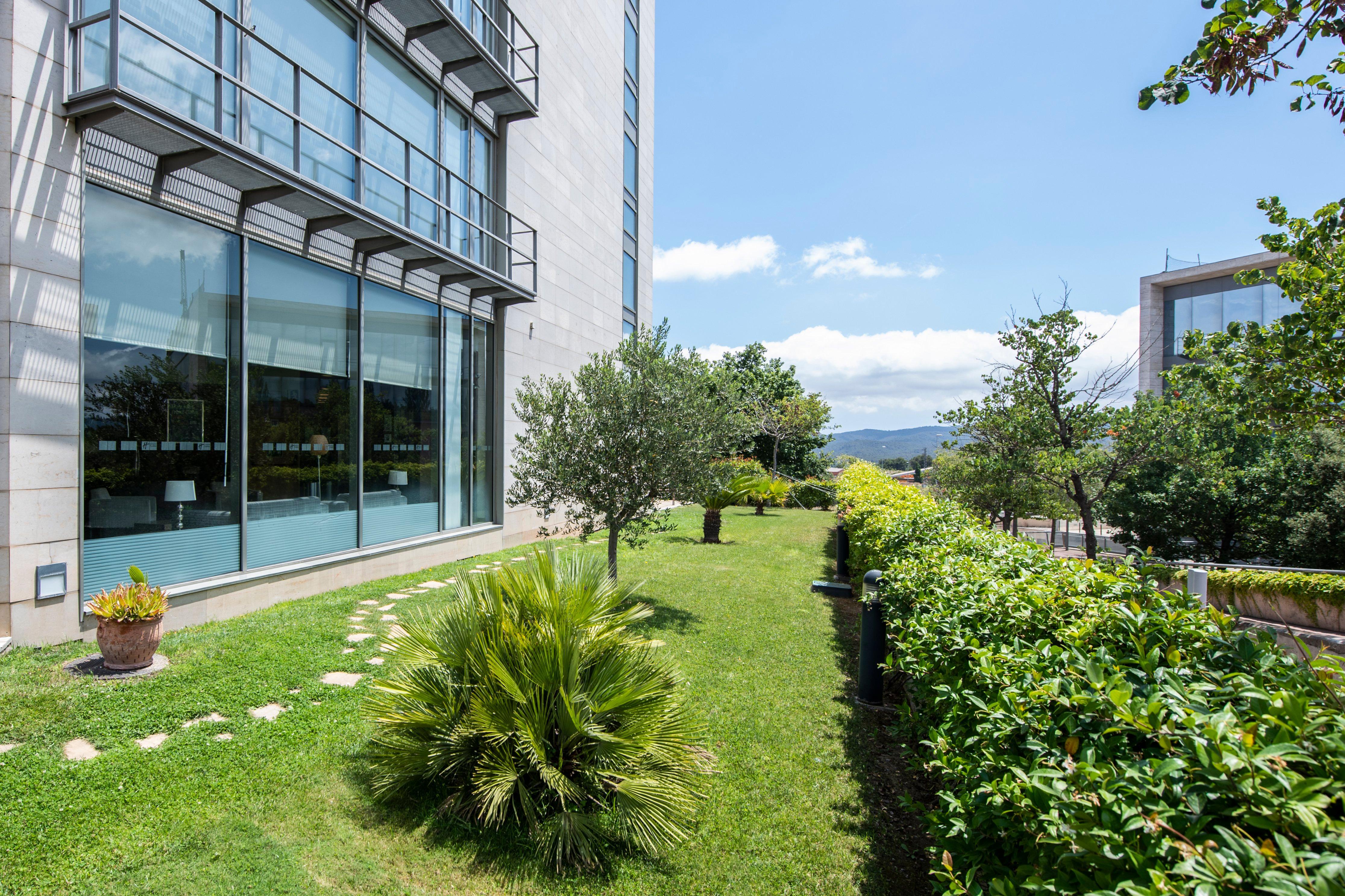 Holiday Inn Express Sant Cugat By Ihg Sant Cugat del Vallès Exterior photo