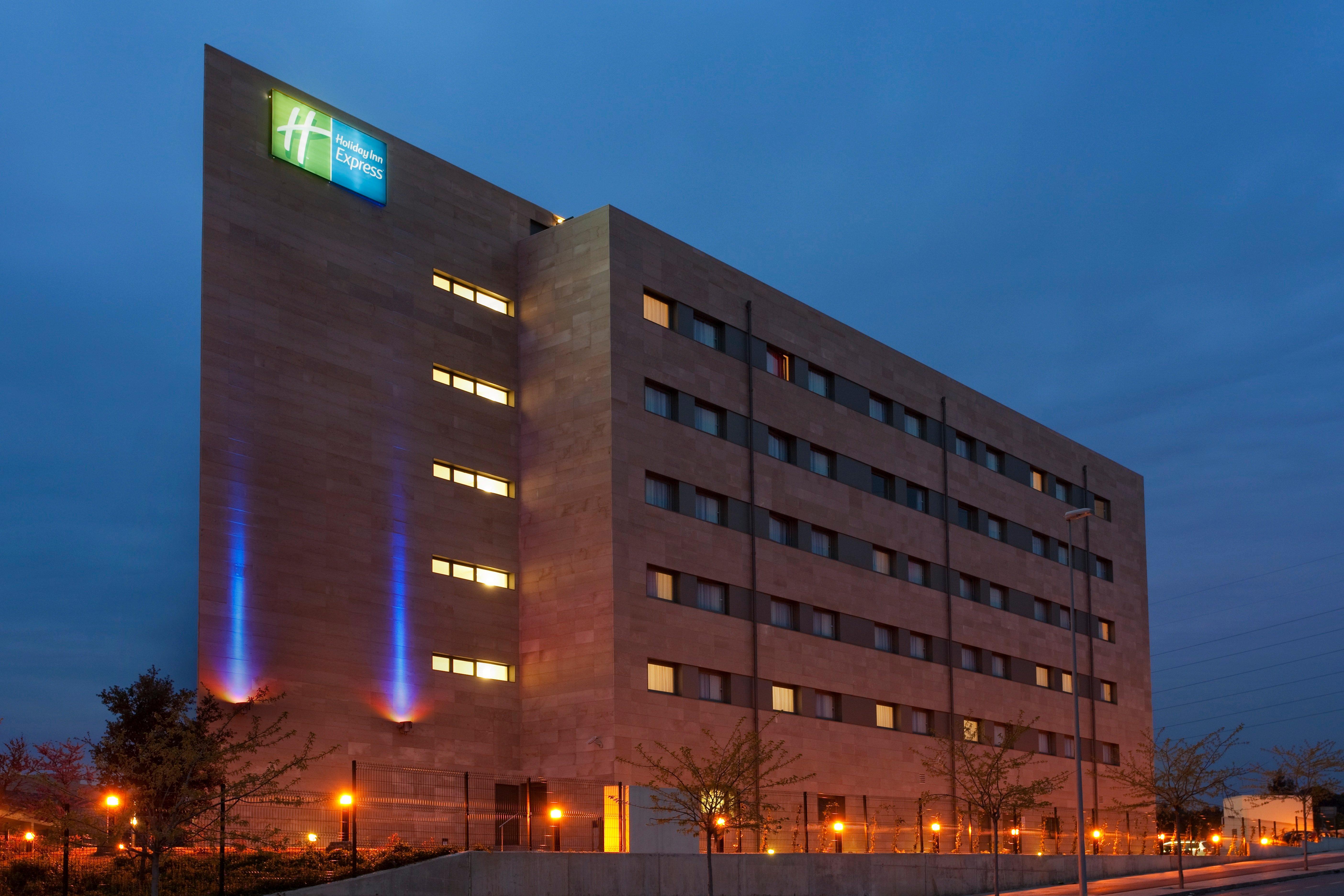 Holiday Inn Express Sant Cugat By Ihg Sant Cugat del Vallès Exterior photo
