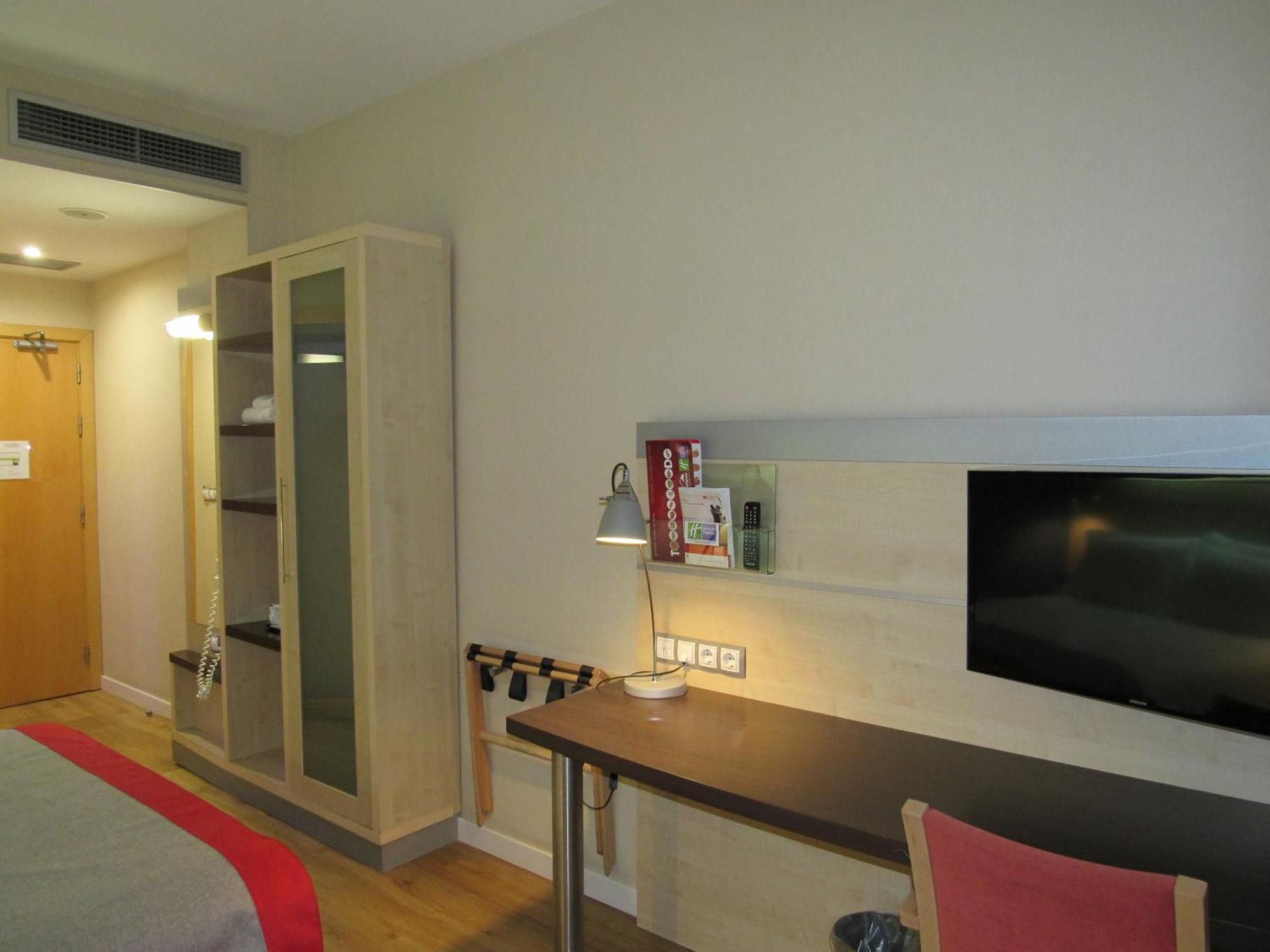 Holiday Inn Express Sant Cugat By Ihg Sant Cugat del Vallès Room photo